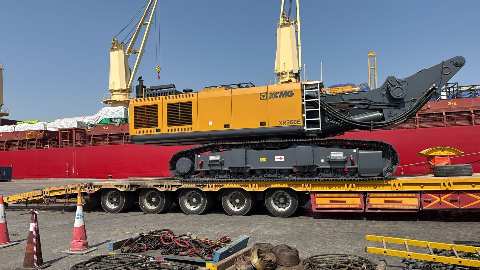 Crawler-crane equipment transported by low-bed at port
